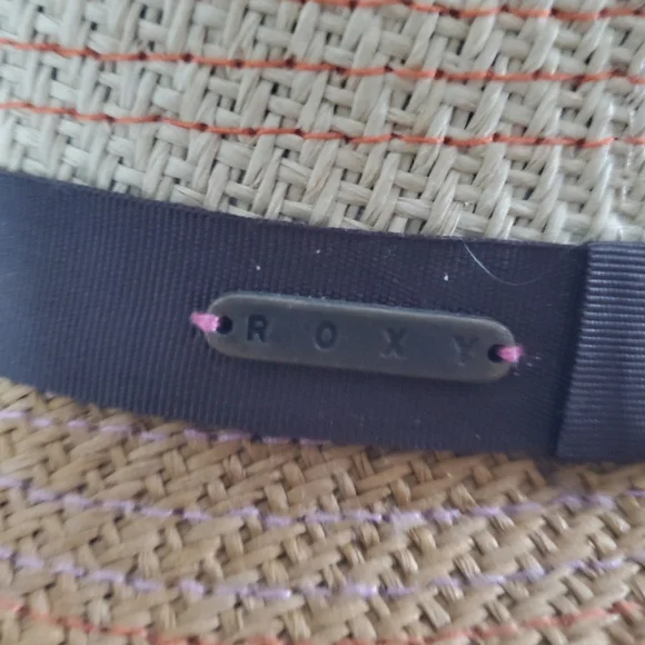 Roxy Stylish Two-Tone Fedora Straw Hat - Picture 4 of 6